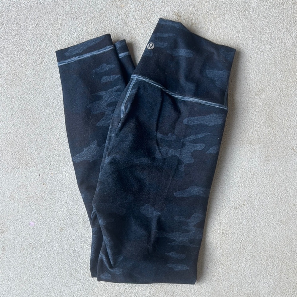 lululemon athletica Navy Camo Legging Size 6